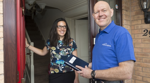 Ovenclean specialist with customer